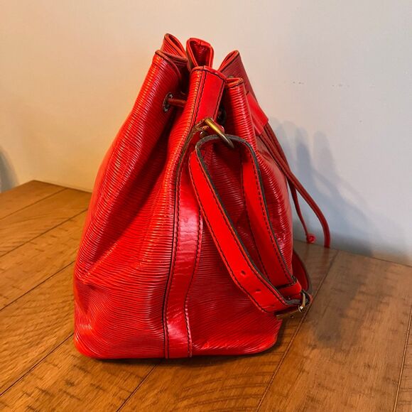 Louis Vuitton Epi Noe Red Bag - Picture 6 of 14